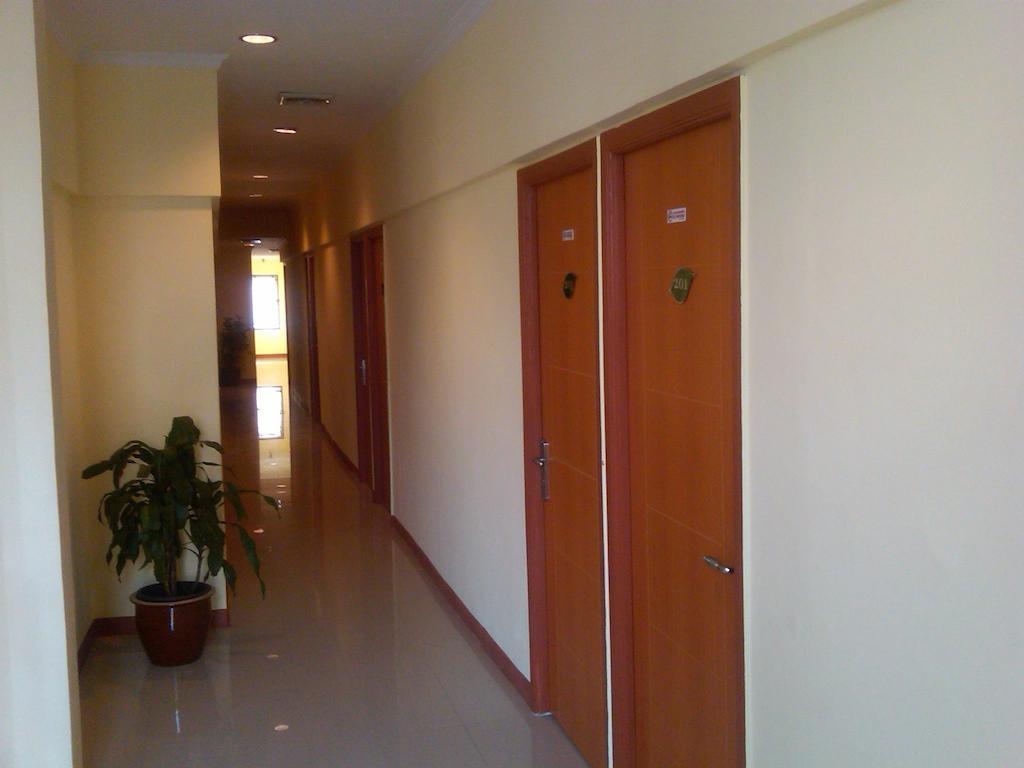 Green Leaf Inn Pontianak Kültér fotó