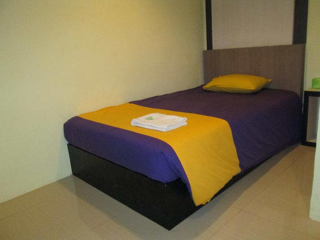 Green Leaf Inn Pontianak Szoba fotó