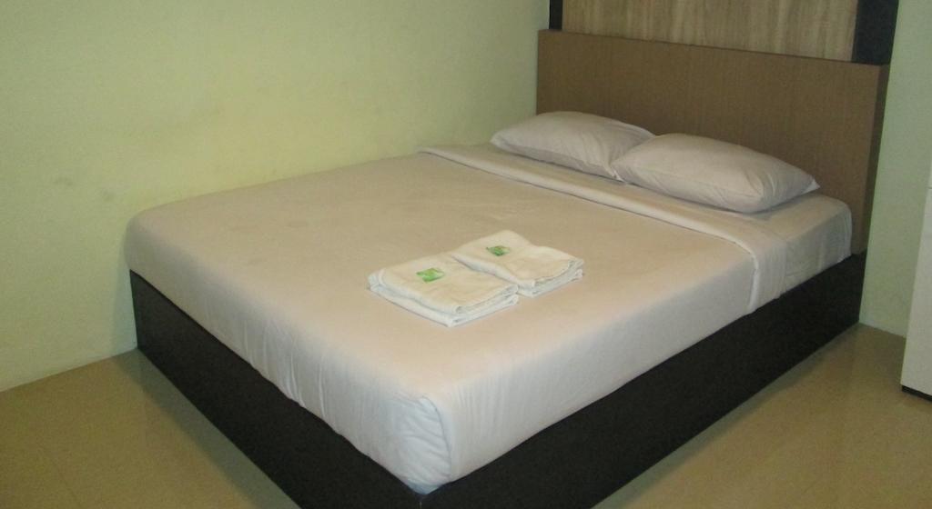 Green Leaf Inn Pontianak Kültér fotó