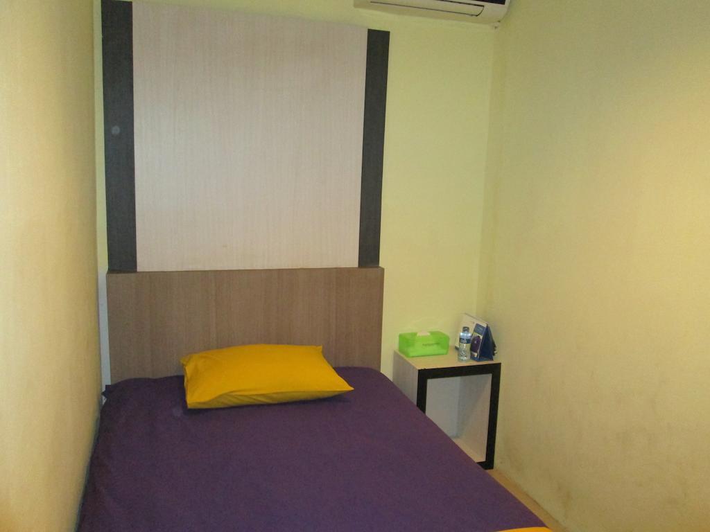 Green Leaf Inn Pontianak Szoba fotó