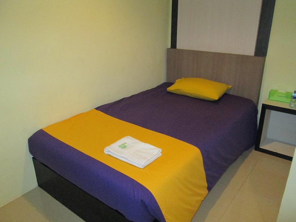 Green Leaf Inn Pontianak Szoba fotó