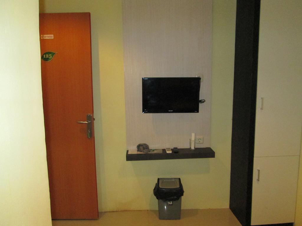 Green Leaf Inn Pontianak Szoba fotó